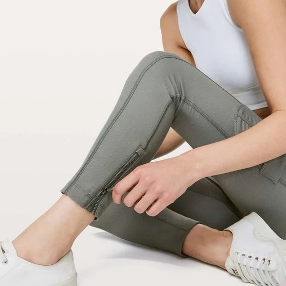 Lululemon Scenic Route Leggings in EUC - Picture 6 of 16